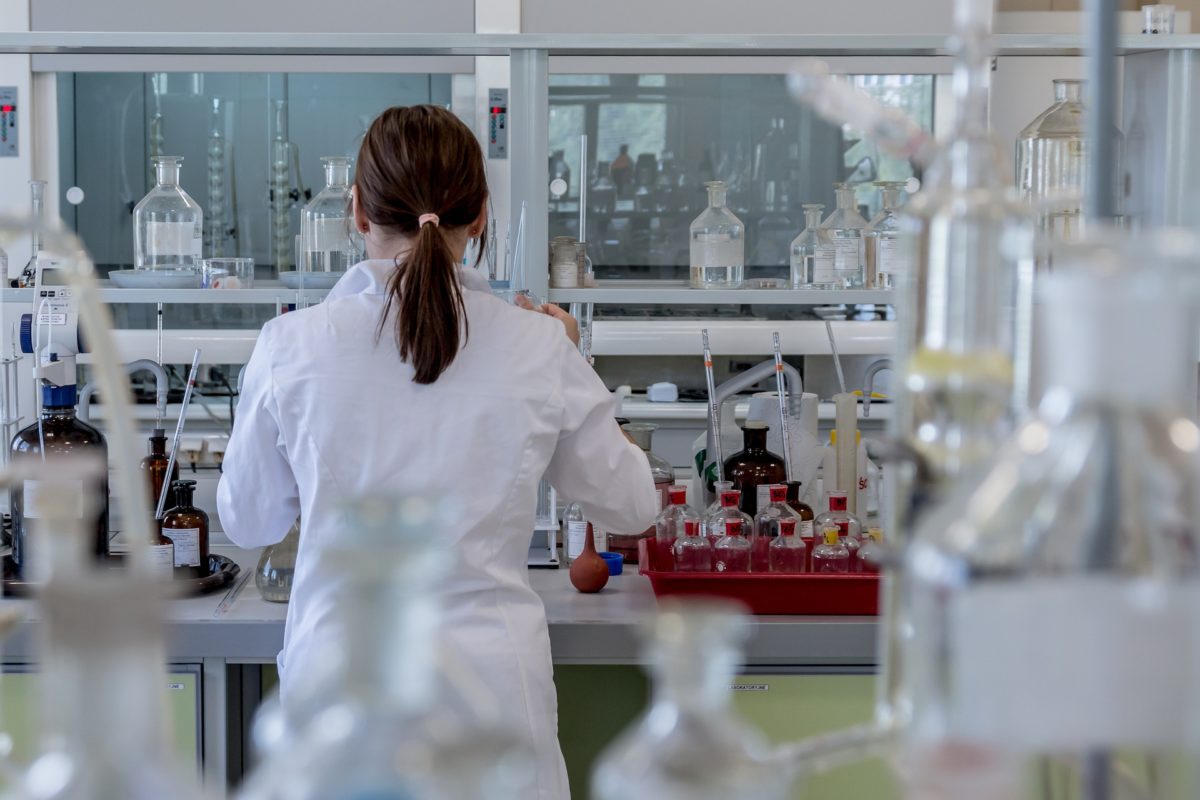 laboratory-2815641_1920-1200x800.jpg
